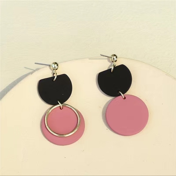 Round Tow Tiered Dangle Earrings in Black, Pink, and Gold - Delicate Acrylic - Picture 4 of 8